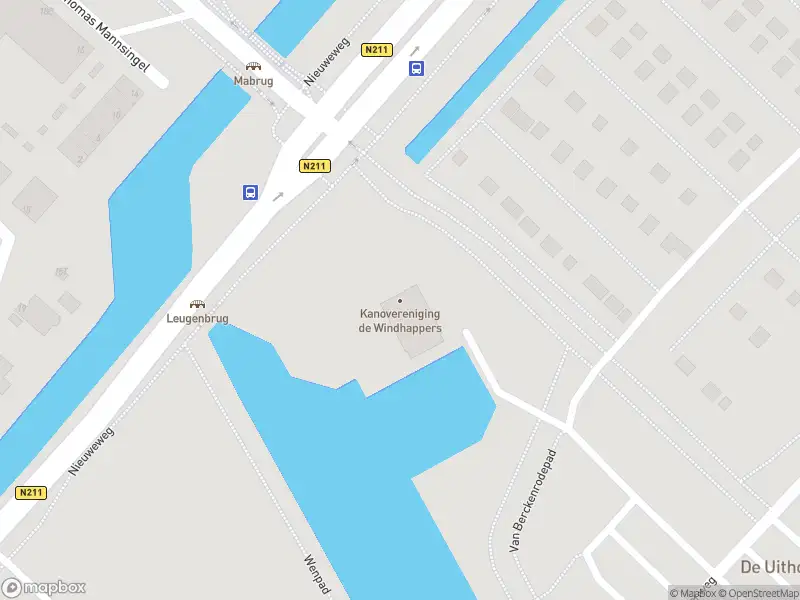 Ambulance met gepaste spoed naar de Nieuweweg in 's-Gravenhage