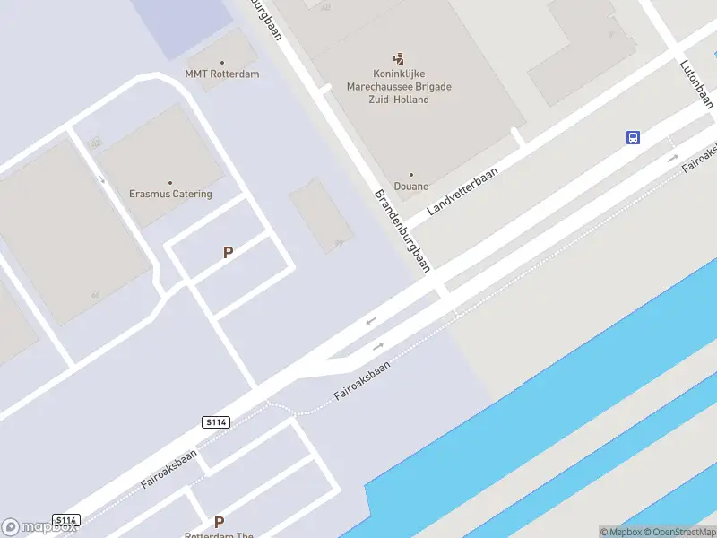 Ambulance en brandweer met gepaste spoed naar de Brandenburgbaan in Rotterdam