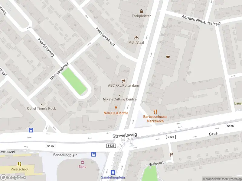 Ambulance met grote spoed naar de Groene Hilledijk in Rotterdam