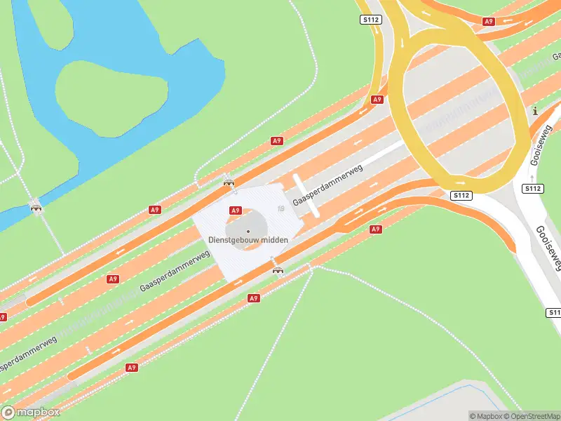 Ambulance met grote spoed naar de Gaasperdammerweg in Amsterdam