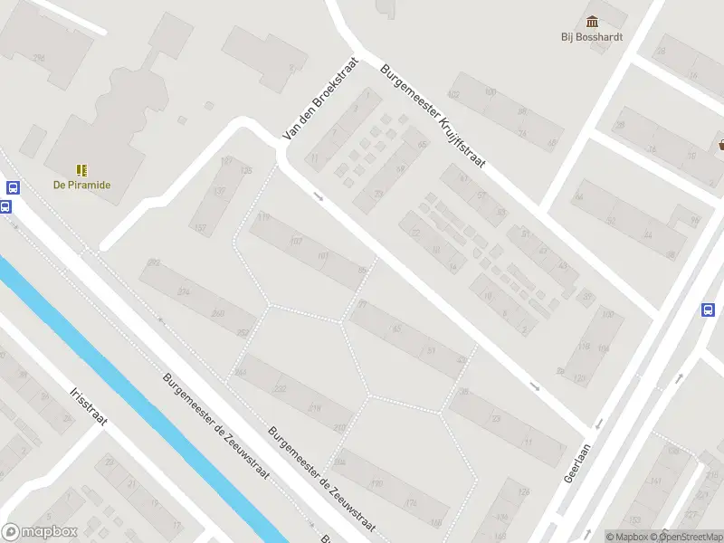 Ambulance met gepaste spoed naar de Burgemeester Crezéestraat in Ridderkerk