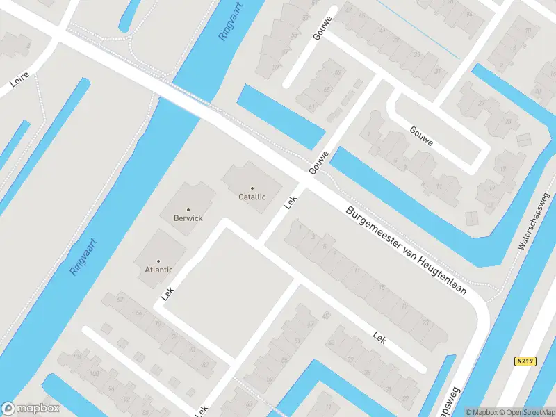Ambulance met grote spoed naar de Lek in Nieuwerkerk aan den IJssel