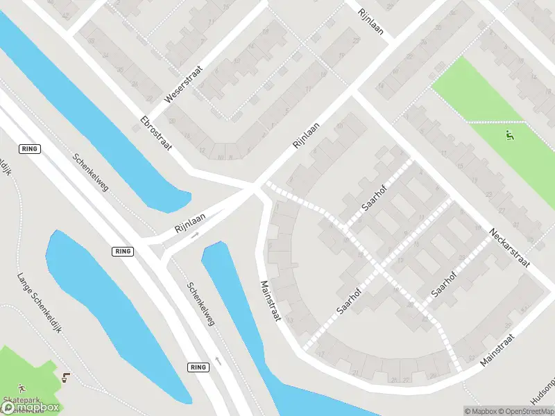 Ambulance met grote spoed naar de Mainstraat in Spijkenisse