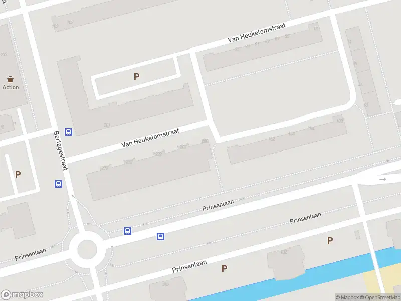 Ambulance met grote spoed naar de Van Heukelomstraat in Rotterdam