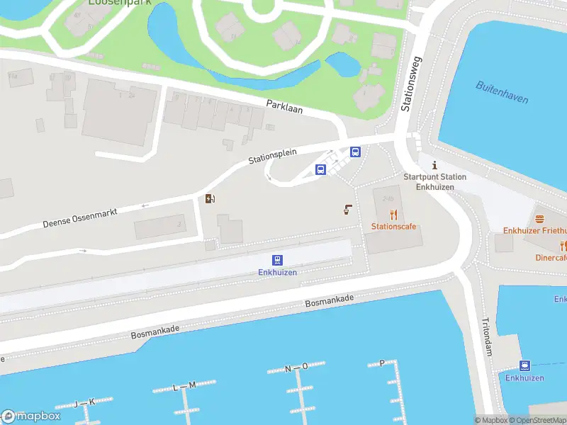 Ambulance met gepaste spoed naar de Stationsplein in Enkhuizen