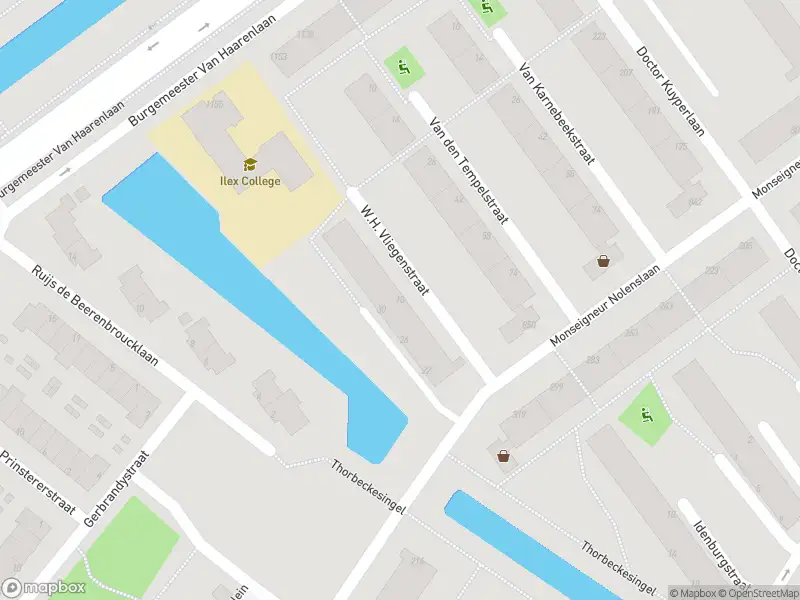 Ambulance met gepaste spoed naar de W H Vliegenstraat in Schiedam