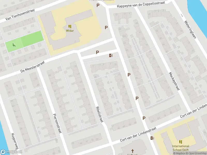 Ambulance met gepaste spoed naar de Cort van der Lindenstraat in Delft