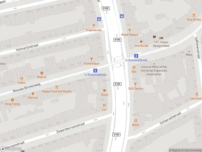 Ambulance met gepaste spoed naar de Nieuwe Binnenweg in Rotterdam