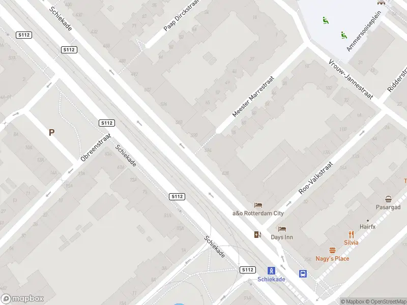 Ambulance met grote spoed naar de Schiekade in Rotterdam