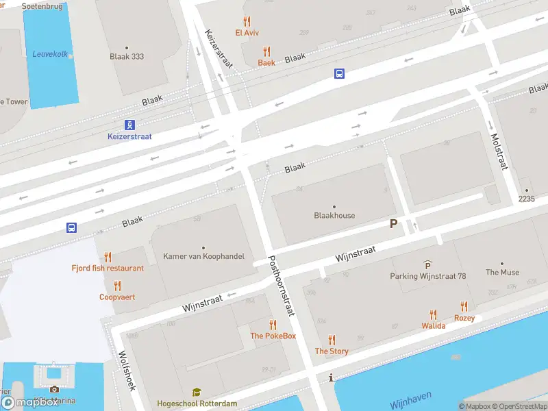 Ambulance met grote spoed naar de André van der Louwbrug in Rotterdam