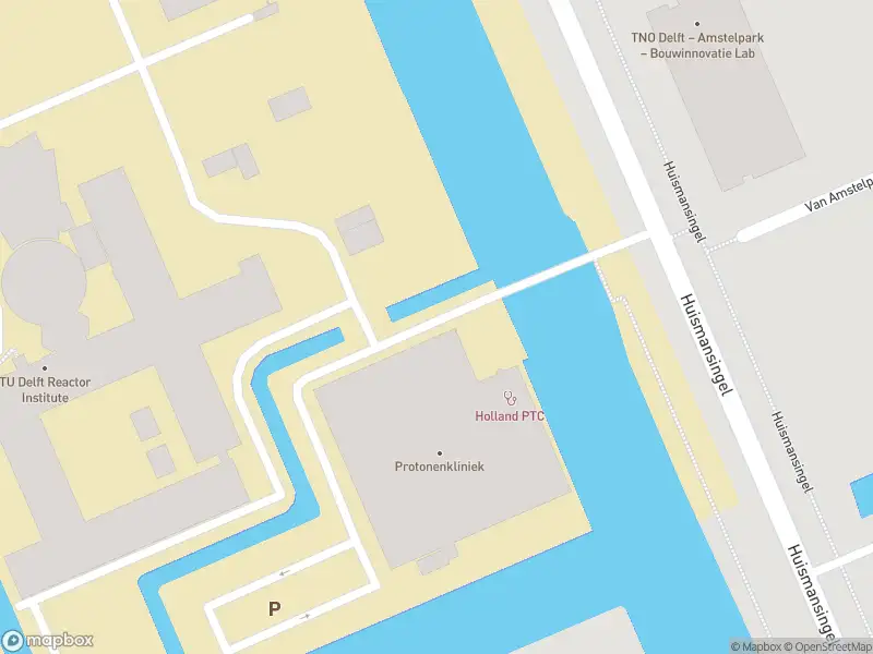 Ambulance met grote spoed naar de Huismansingel in Delft
