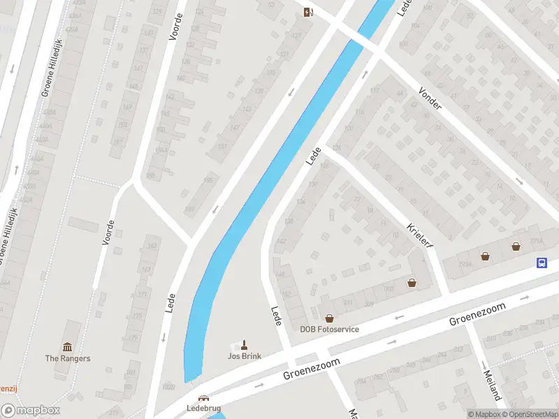 Brandweer met gepaste spoed naar de Veldstraat in Rotterdam vanwege middelgrote brand