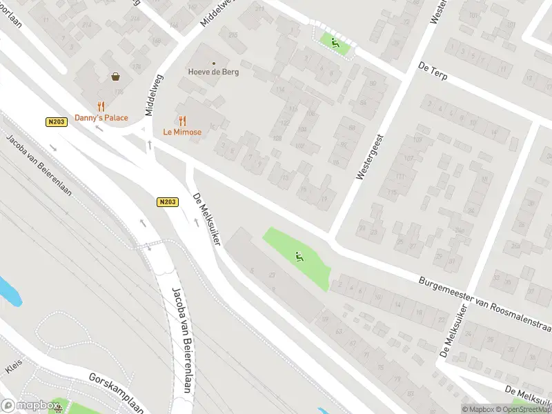 Ambulance met grote spoed naar de Burgemeester van Roosmalenstraat in Uitgeest