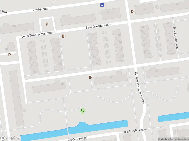 Ambulance met gepaste spoed naar de Sem Dresdenplein in Schiedam