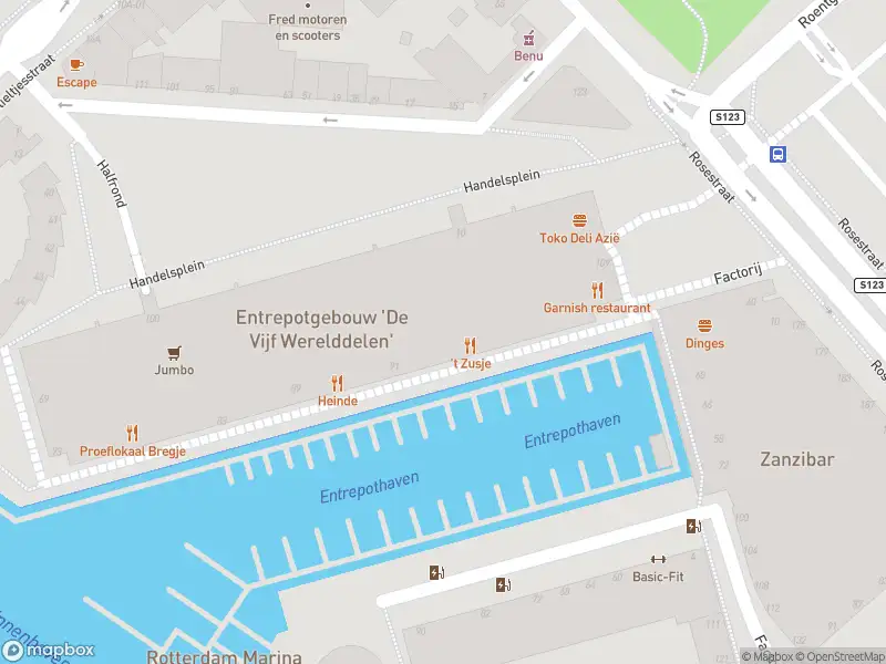 Ambulance met gepaste spoed naar de Vijf Werelddelen in Rotterdam