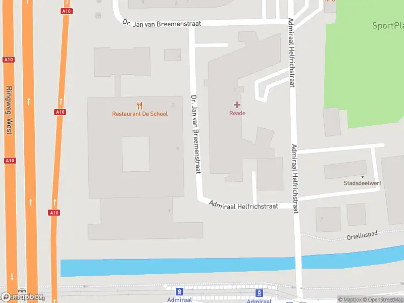 Ambulance met gepaste spoed naar de Dr. Jan van Breemenstraat in Amsterdam