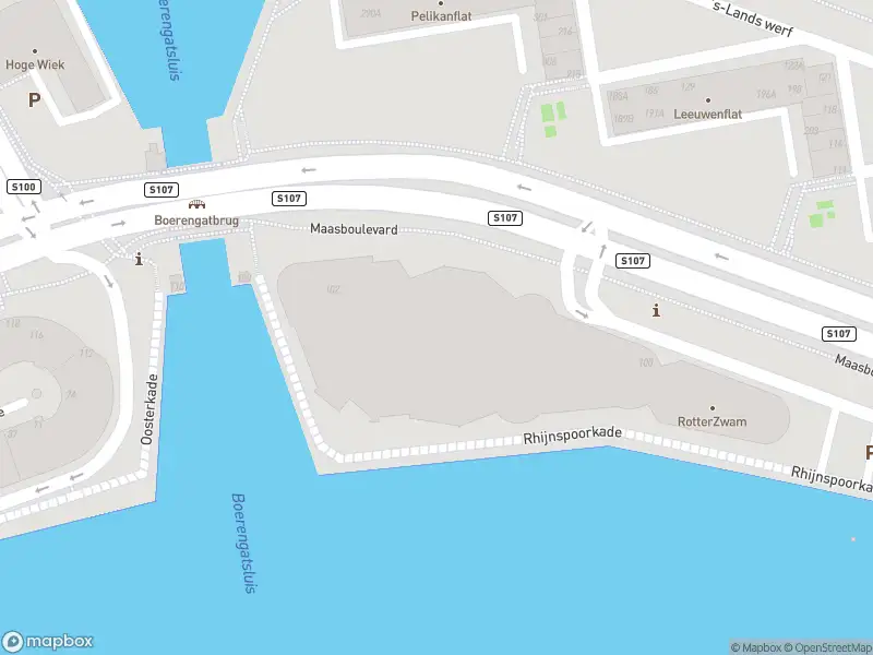 Ambulance met grote spoed naar de Maasboulevard in Rotterdam