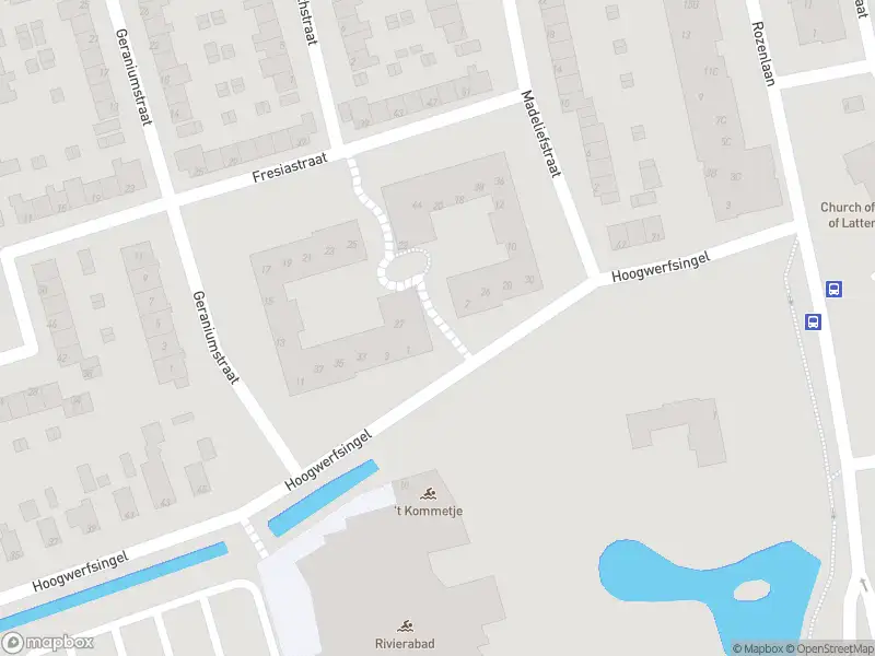 Ambulance met grote spoed naar de Hostapad in Spijkenisse