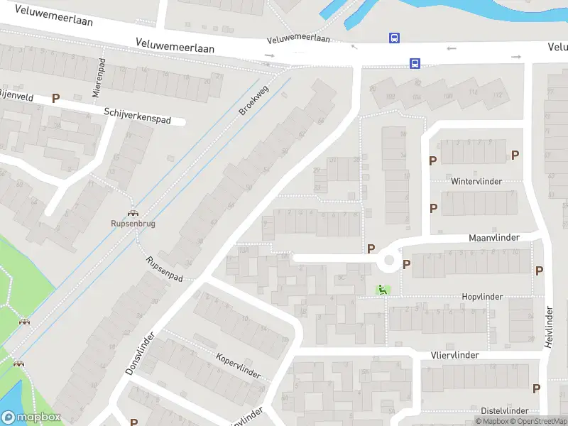 Ambulance met grote spoed naar de Luzernevlinder in Leiden