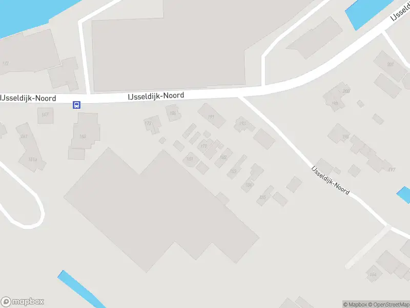 Ambulance met grote spoed naar de IJsseldijk-Noord in Ouderkerk aan den IJssel