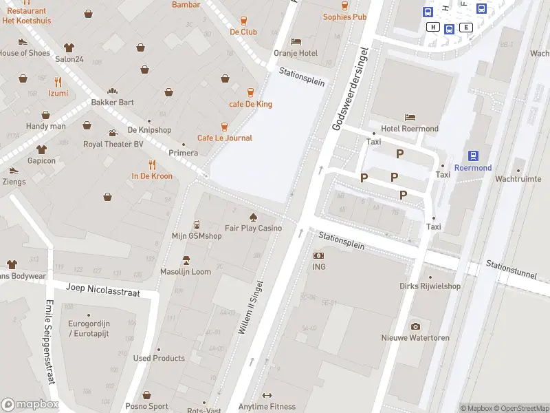 Ambulance met grote spoed naar de Stationsplein in Roermond