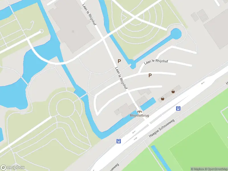 Ambulance met grote spoed naar de Laan te Rhijnhof in Leiden