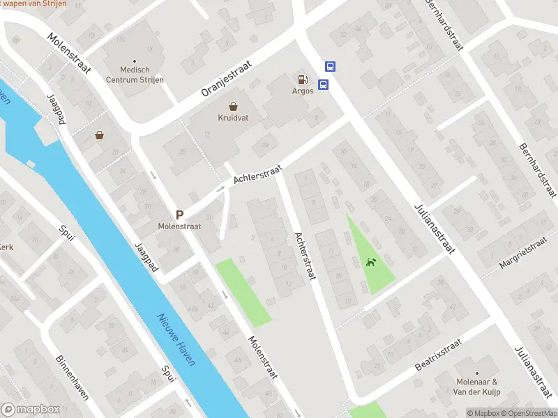 Ambulance met gepaste spoed naar de Achterstraat in Strijen