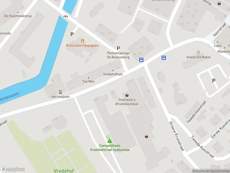 Ambulance met grote spoed naar de Vredehofstraat in Spijkenisse