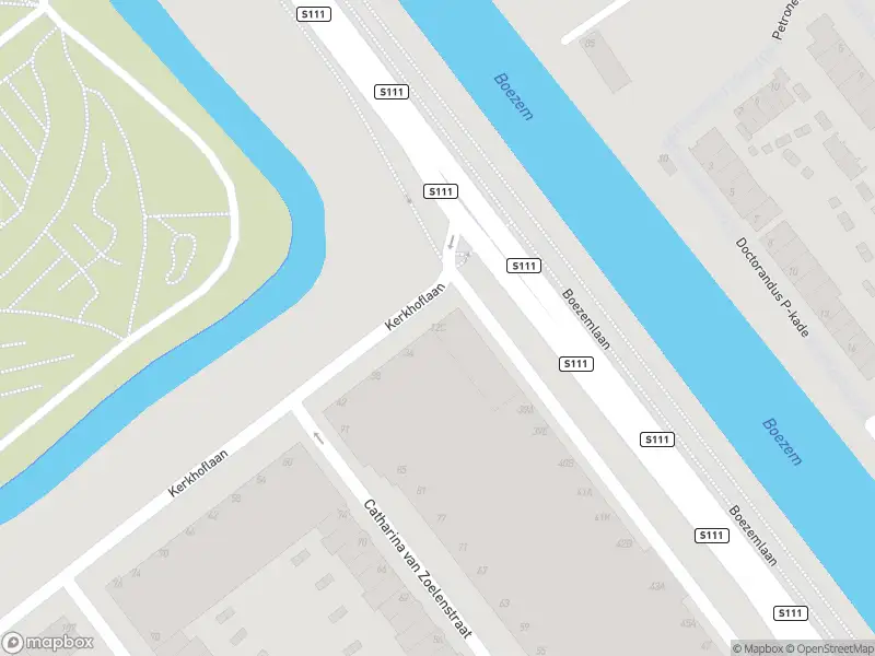 Ambulance met gepaste spoed naar de Kerkhoflaan in Rotterdam
