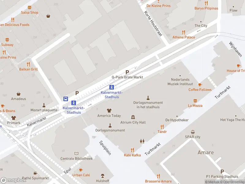 Ambulance met gepaste spoed naar de Kalvermarkt in 's-Gravenhage