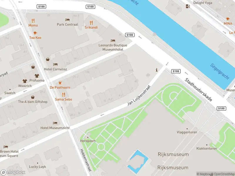 Ambulance met grote spoed naar de Hobbemastraat in Amsterdam