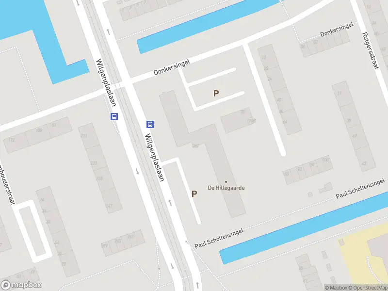 Ambulance met grote spoed naar de Wilgenplaslaan in Rotterdam