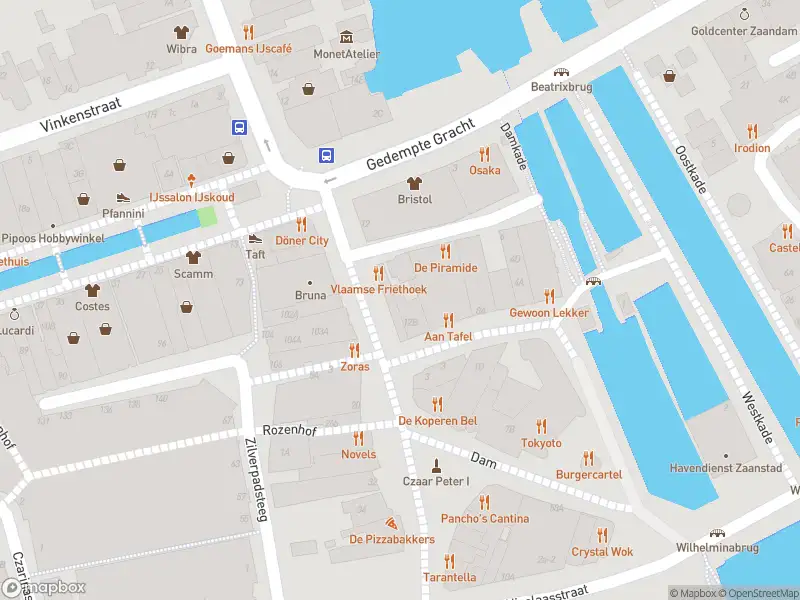 Ambulance met gepaste spoed naar de Damkade in Zaandam