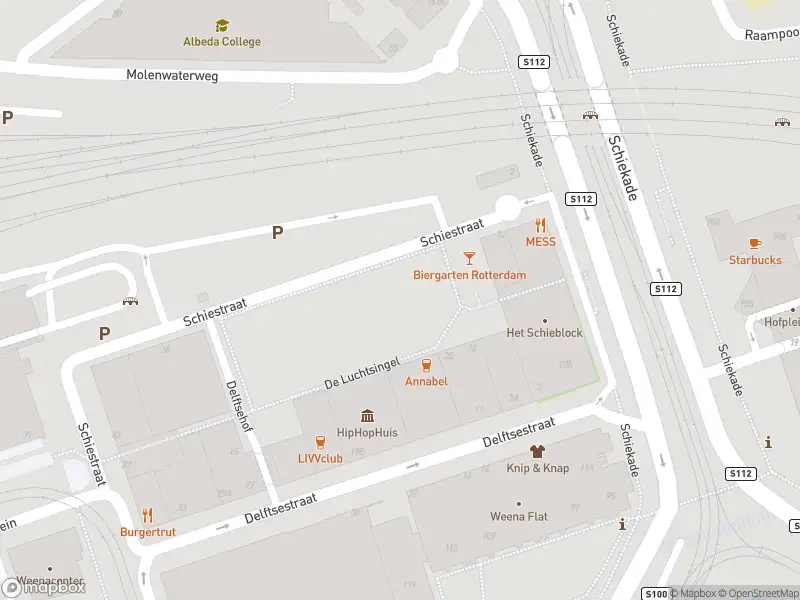 Ambulance met gepaste spoed naar de Schiestraat in Rotterdam