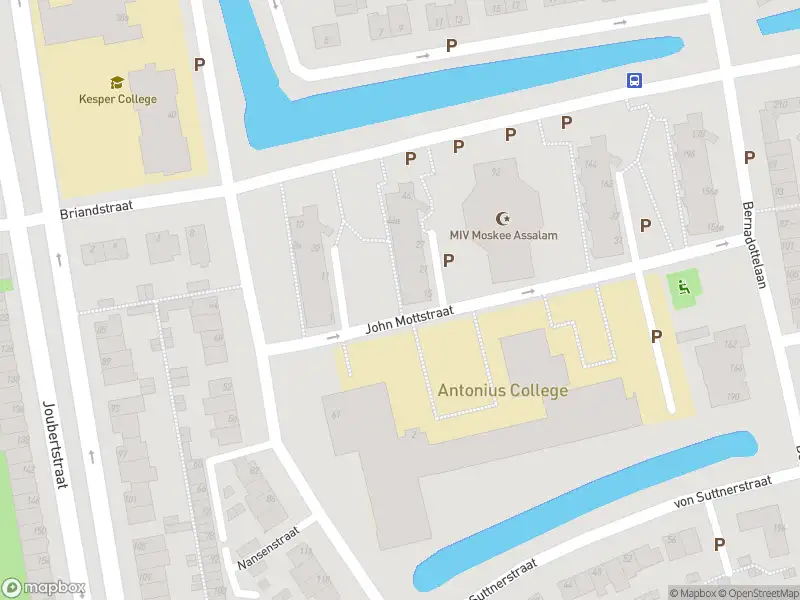 Politie met grote spoed naar de Bunchestraat in Gouda vanwege steekincident