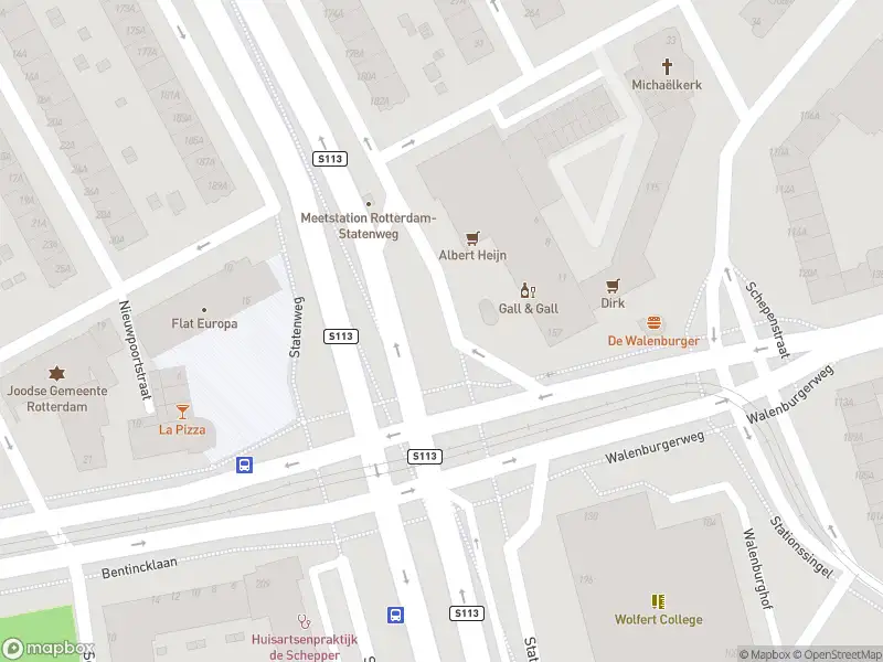 Ambulance met grote spoed naar de Bentinckplein in Rotterdam