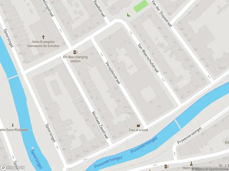 Ambulance met gepaste spoed naar de Versijdenstraat in Rotterdam