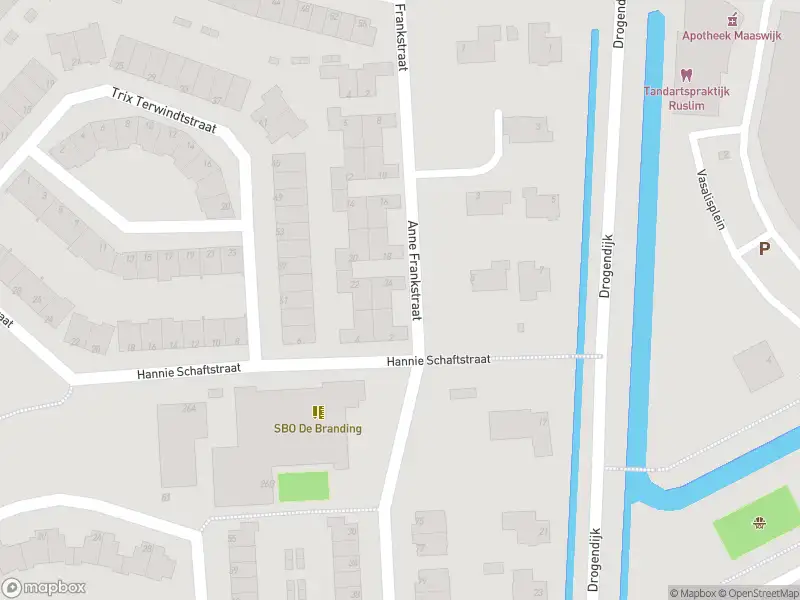 Ambulance met grote spoed naar de Anne Frankstraat in Spijkenisse