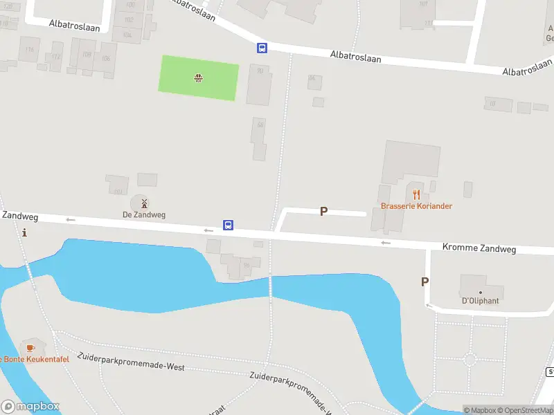 Ambulance met grote spoed naar de Kromme Zandweg in Rotterdam