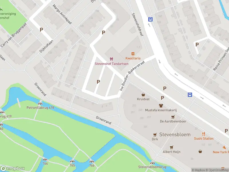 Ambulance met grote spoed naar de Ina Boudier-Bakkerplein in Leiden