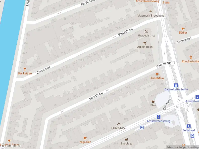 Ambulance met gepaste spoed naar de Zeilstraat in Amsterdam