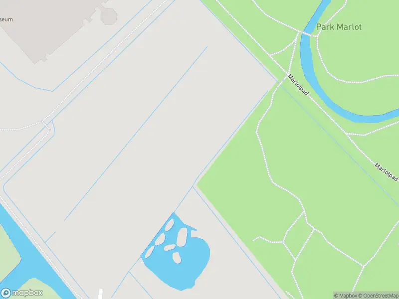 Ambulance met grote spoed naar de Van Hoeylaan in 's-Gravenhage