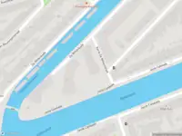 Ambulance met gepaste spoed naar de Korte De Wittenstraat in Amsterdam