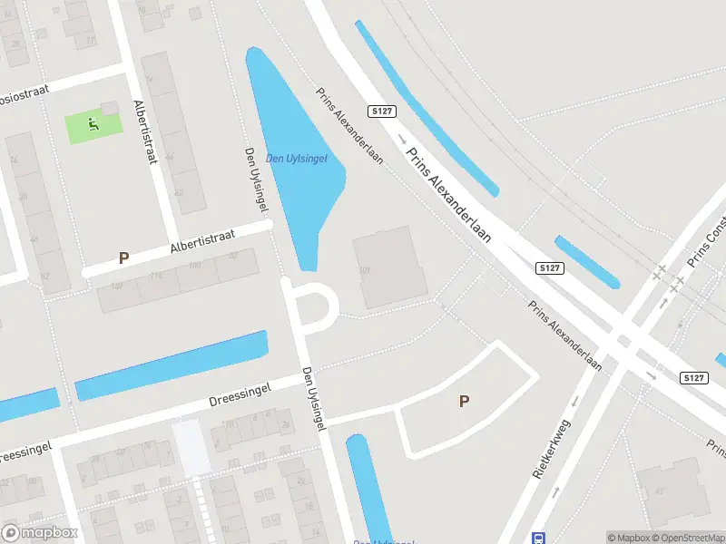 Ambulance met gepaste spoed naar de Den Uylsingel in Rotterdam