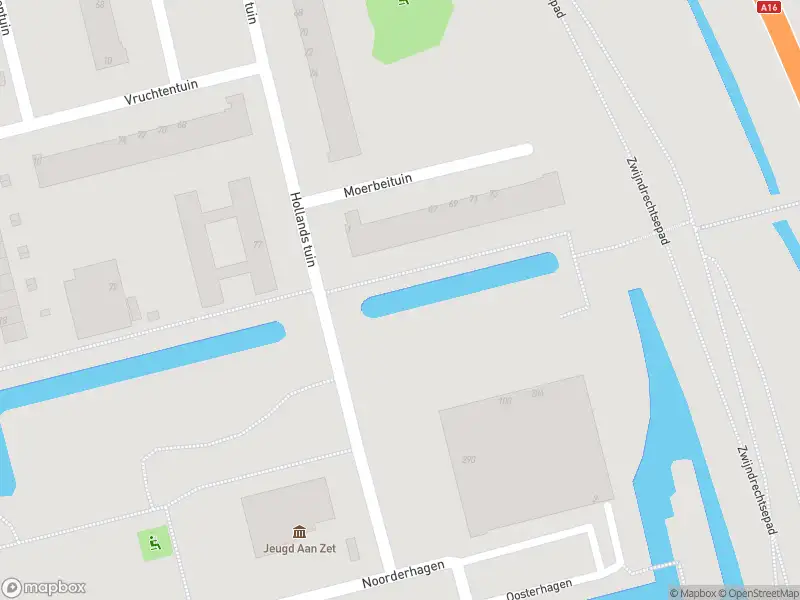 Ambulance met grote spoed naar de Hollands tuin in Rotterdam