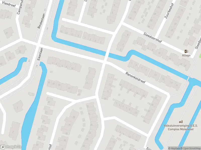 Ambulance met grote spoed naar de Larikshof in Papendrecht