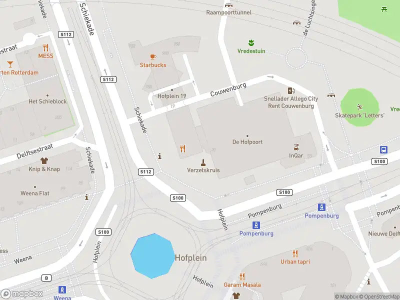 Ambulance met grote spoed naar de Hofplein in Rotterdam