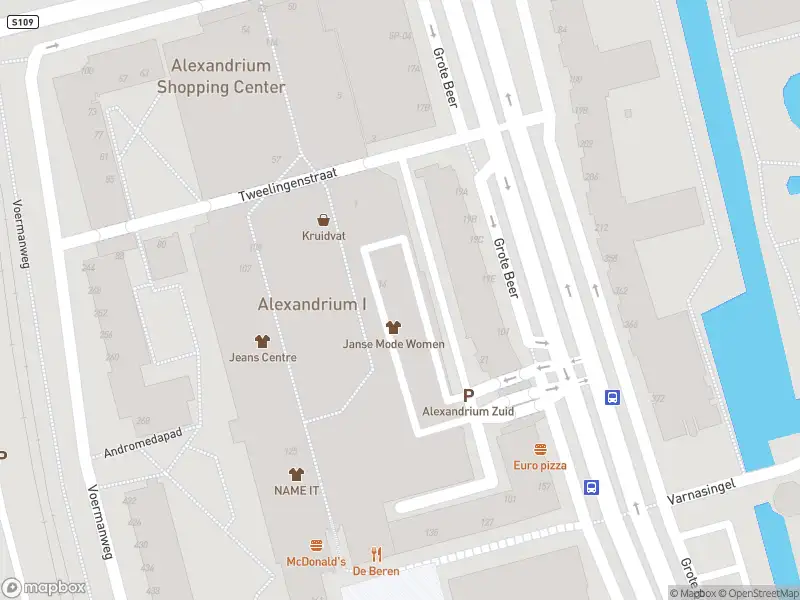 Ambulance met gepaste spoed naar de Zuiderkruisstraat in Rotterdam
