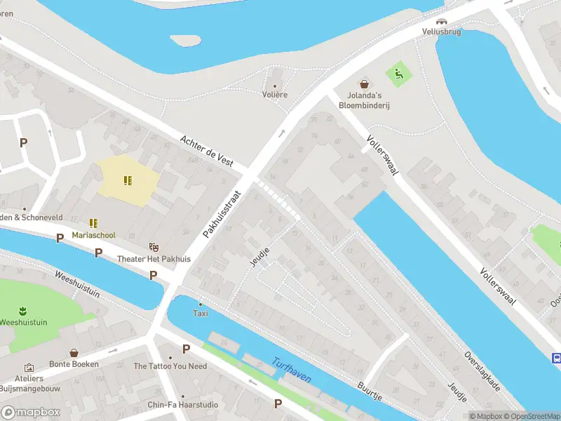 Ambulance met grote spoed naar de Jeudje in Hoorn