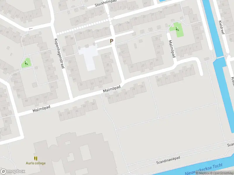 Ambulance met grote spoed naar de Malmöpad in Rotterdam